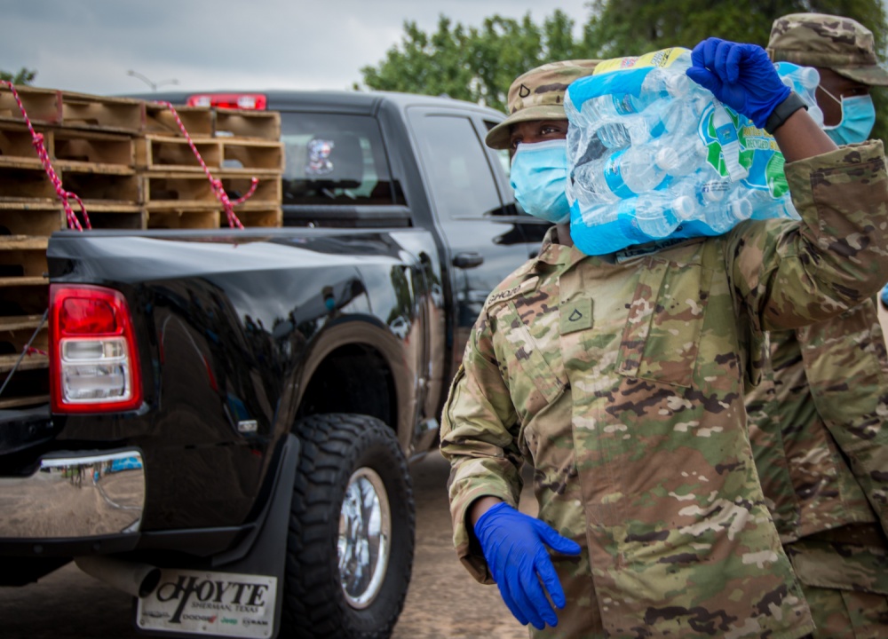 Texas Army National Guardsmen distribute water bottles to local residents October 8, 2020, at Lake Jackson, Texas. These jumped into action to supply water to residents when a deadly amoeba affected the water supply. (Texas Air National Guard photo by Master Sgt. Lynn M. Means)