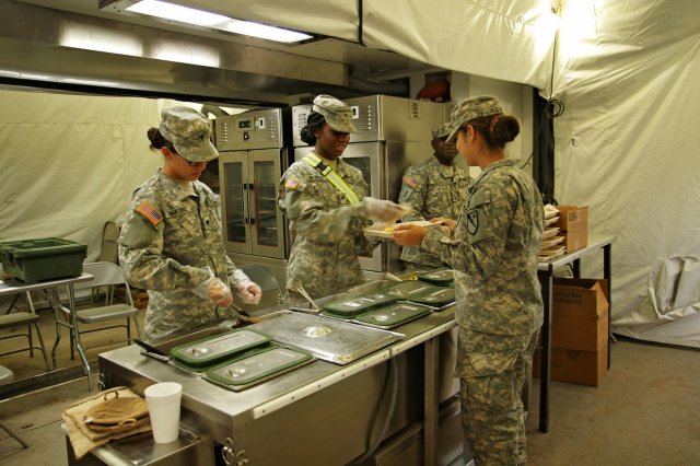 Soldiers from 636th Brigade Support Bn. and the 136th Military Police Bn. prepare meals and feed Soldiers in a proof-of-concept kitchen during the 136th Maneuver Enhancement Brigade's Exportable Combat Training Capability exercise at Ft. Hood, Texas, August 9-14. This exercise focuses on reinforcing and increasing proficiency in fundamental Soldier skills, such as shooting, moving, and communicating. (U.S. Army National Guard photo by Staff Sgt. Jennifer D. Atkinson/Released)