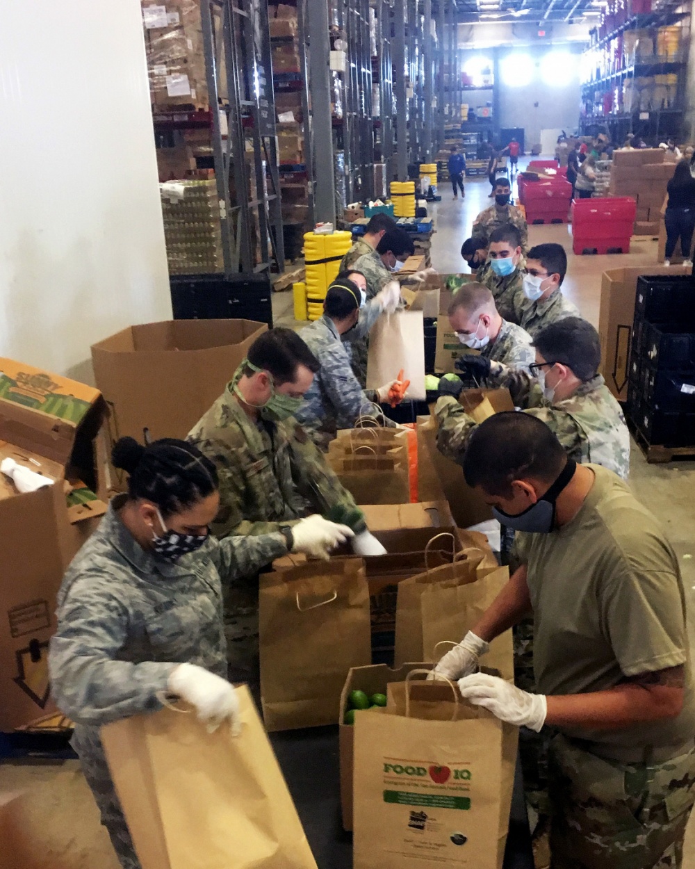Texas Guardsmen mobilize to support local food bank efforts - 