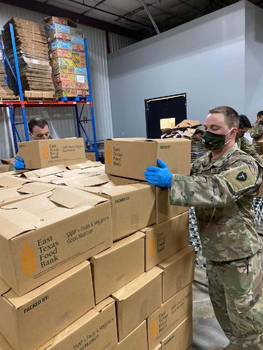 1-142 Cavalry Regiment Assists East Texas Food Bank - 