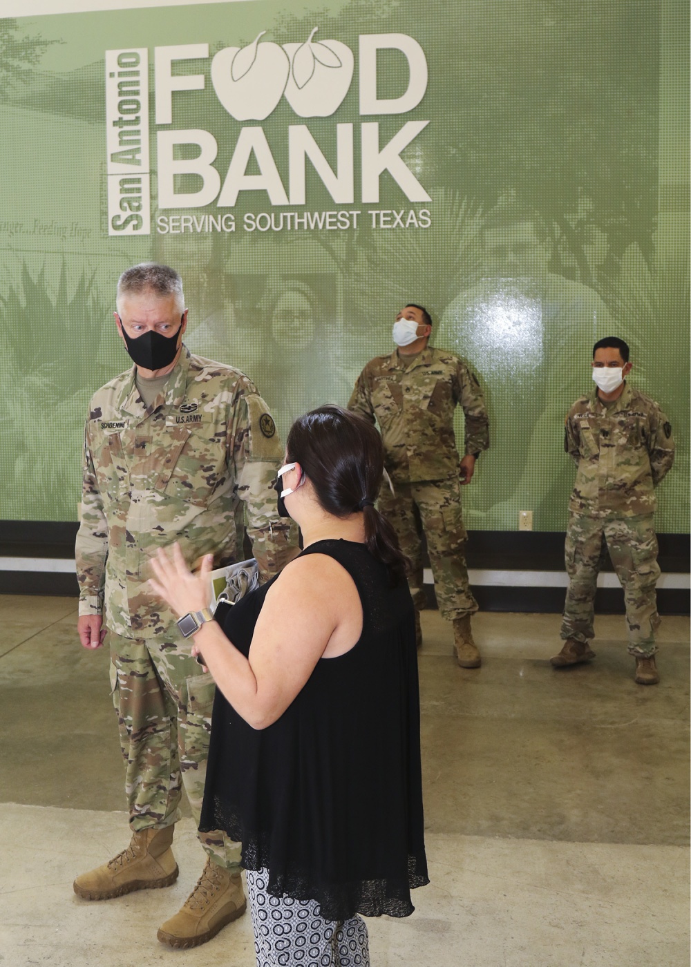 Brig. Gen. Schoening visits San Antonio Food Bank - 